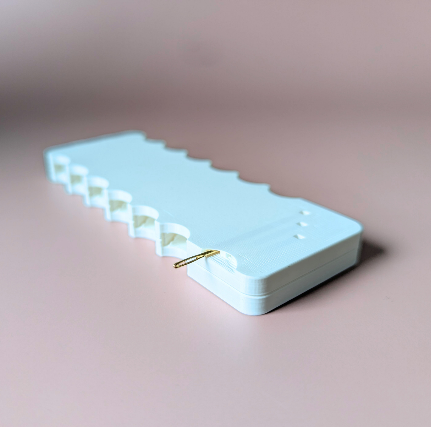 Travel Embroidery Floss Holder with Magnetic Needle Storage