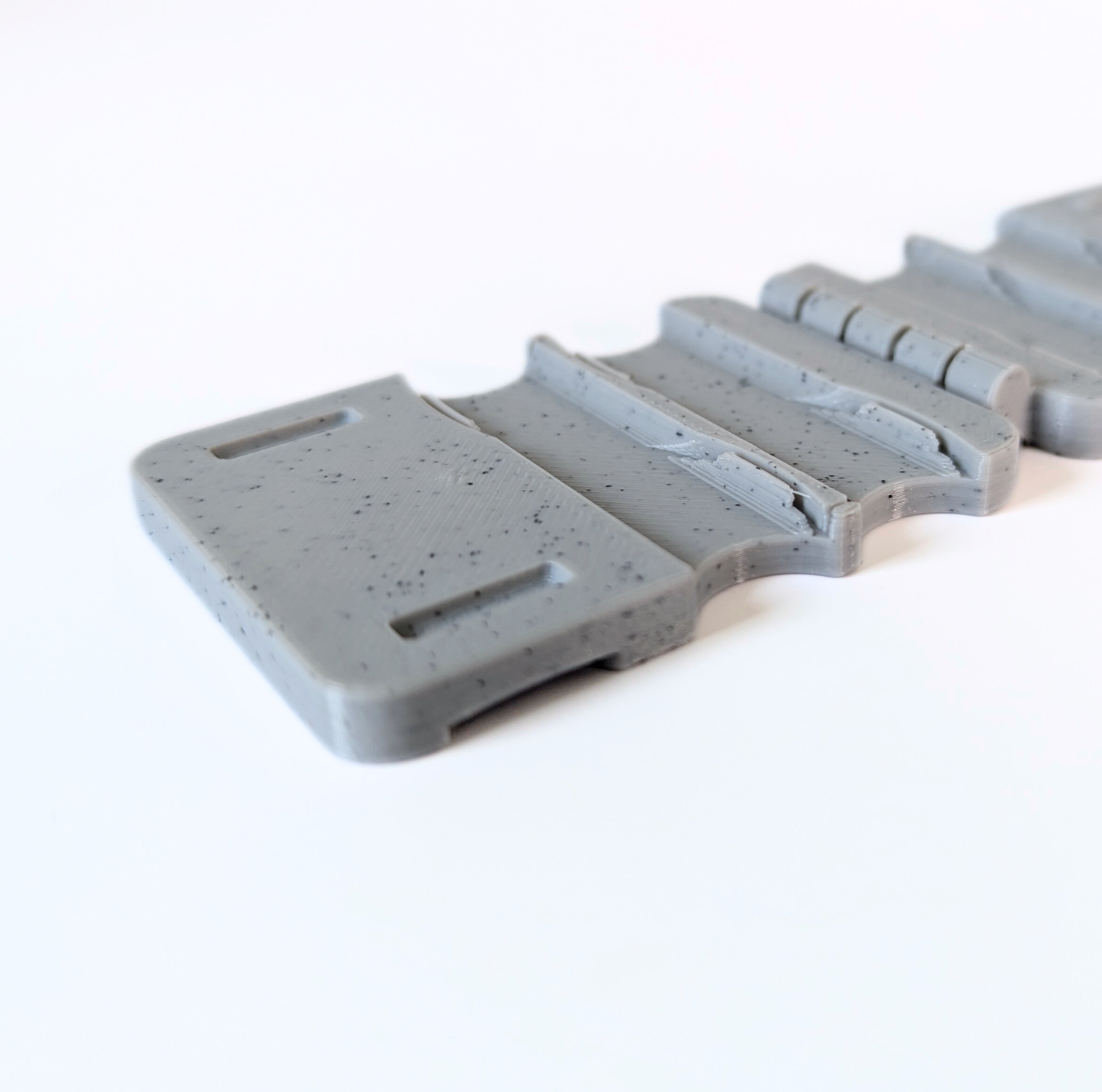 Mini Embroidery Floss Holder with Magnetic Needle Storage