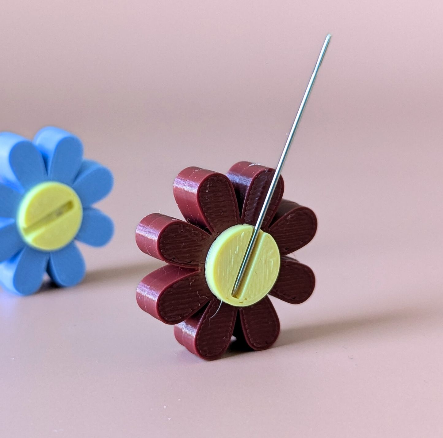 Magnetic Daisy Needle Minder