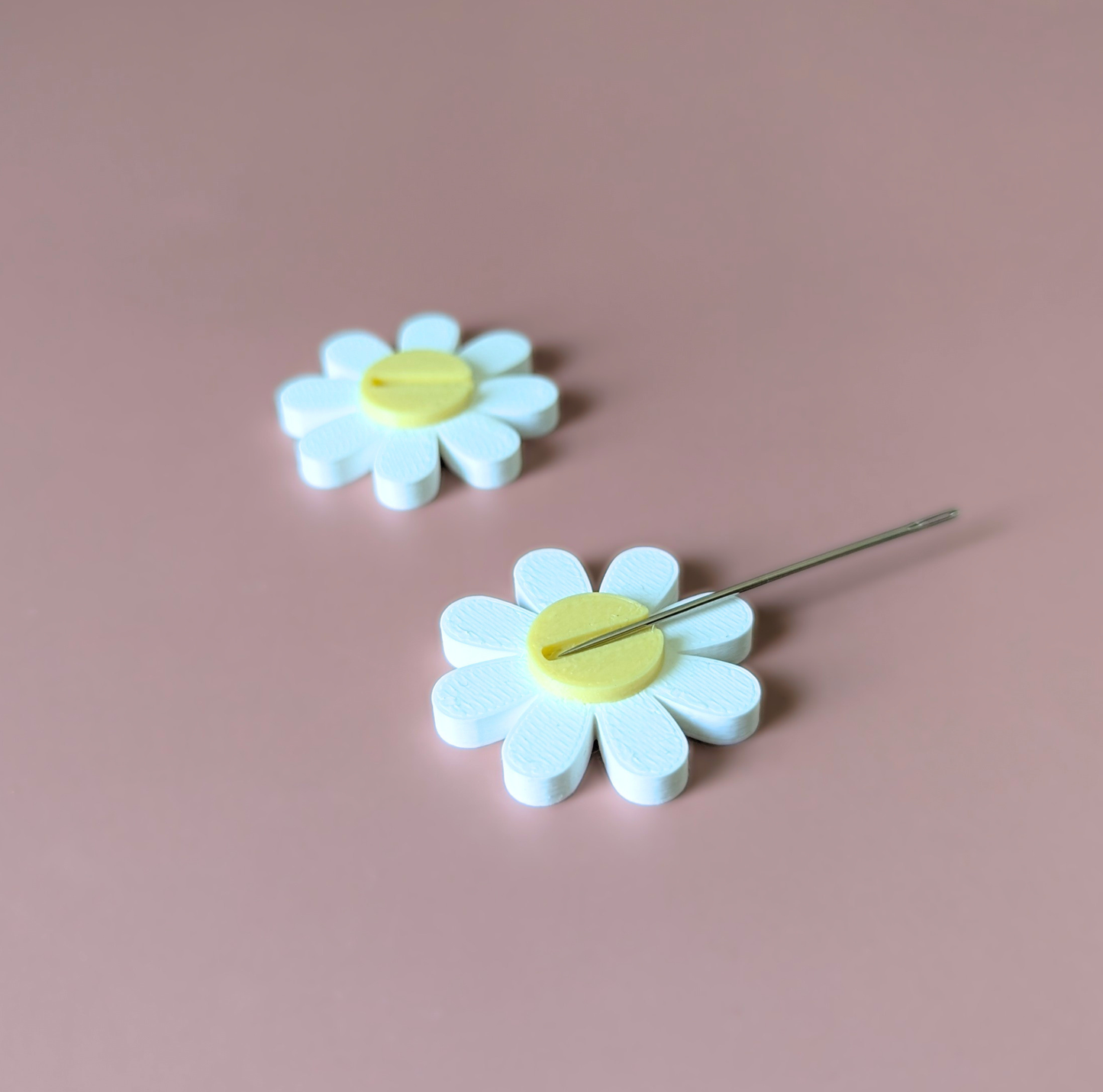 Daisy Needle Minder
