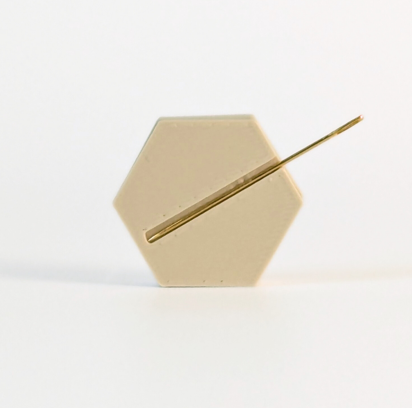 Hexagon Magnetic Needle Minder